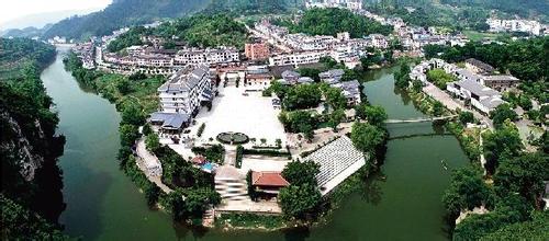 加快培育特色小鎮(zhèn)，著力搭建發(fā)展平臺